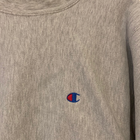 🌿CHAMPION Distressed sweatshirt. Authentic! - Picture 4 of 8